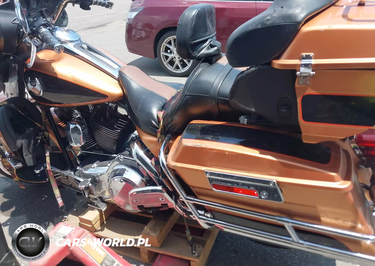 2008 Harley-Davidson Flhtcui 105Th Anniversary Edition VIN:1HD1FC4408Y627956 - 13