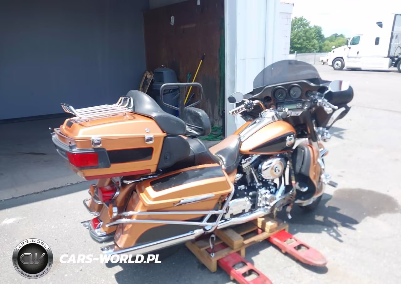 2008 Harley-Davidson Flhtcui 105Th Anniversary Edition VIN:1HD1FC4408Y627956 - 4