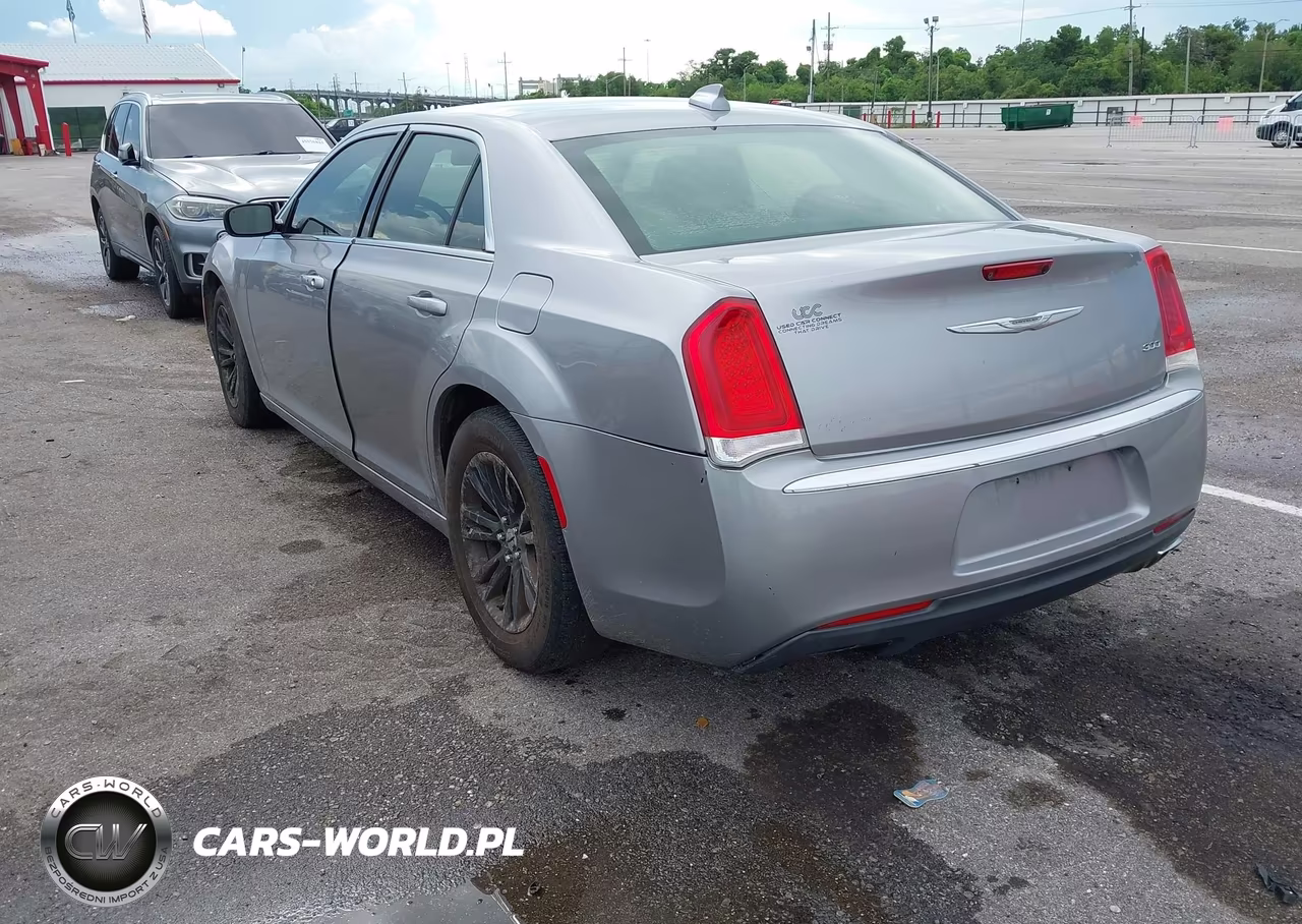 2017 Chrysler 300 Limited VIN:2C3CCAAG0HH560179 - 3