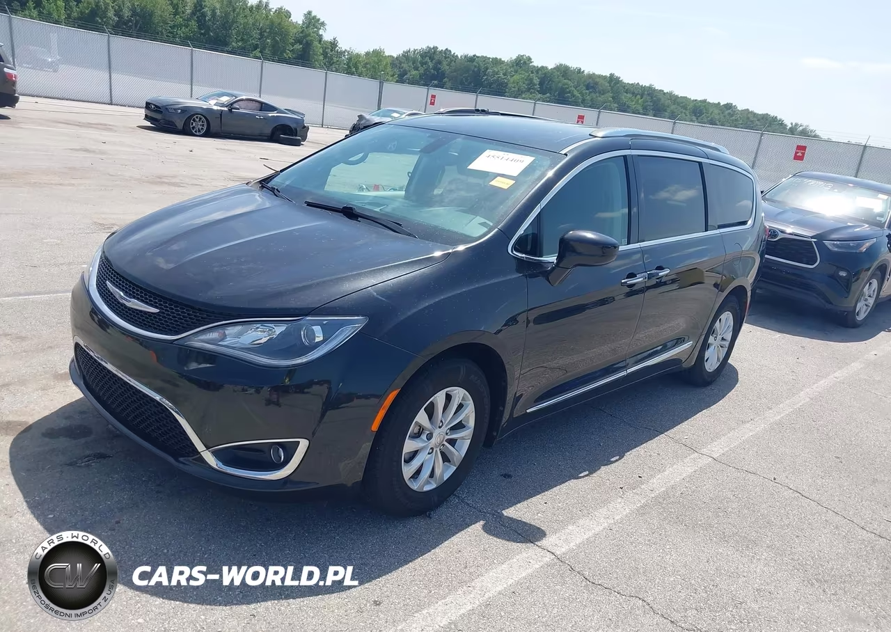 2018 Chrysler Pacifica Touring L VIN:2C4RC1BG3JR112121 - 2