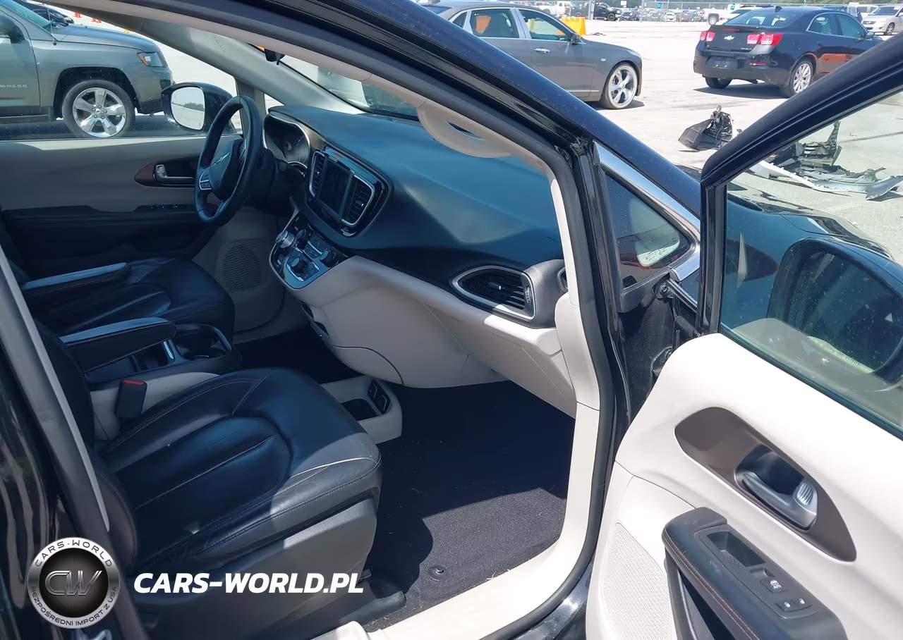 2018 Chrysler Pacifica Touring L VIN:2C4RC1BG3JR112121 - 5