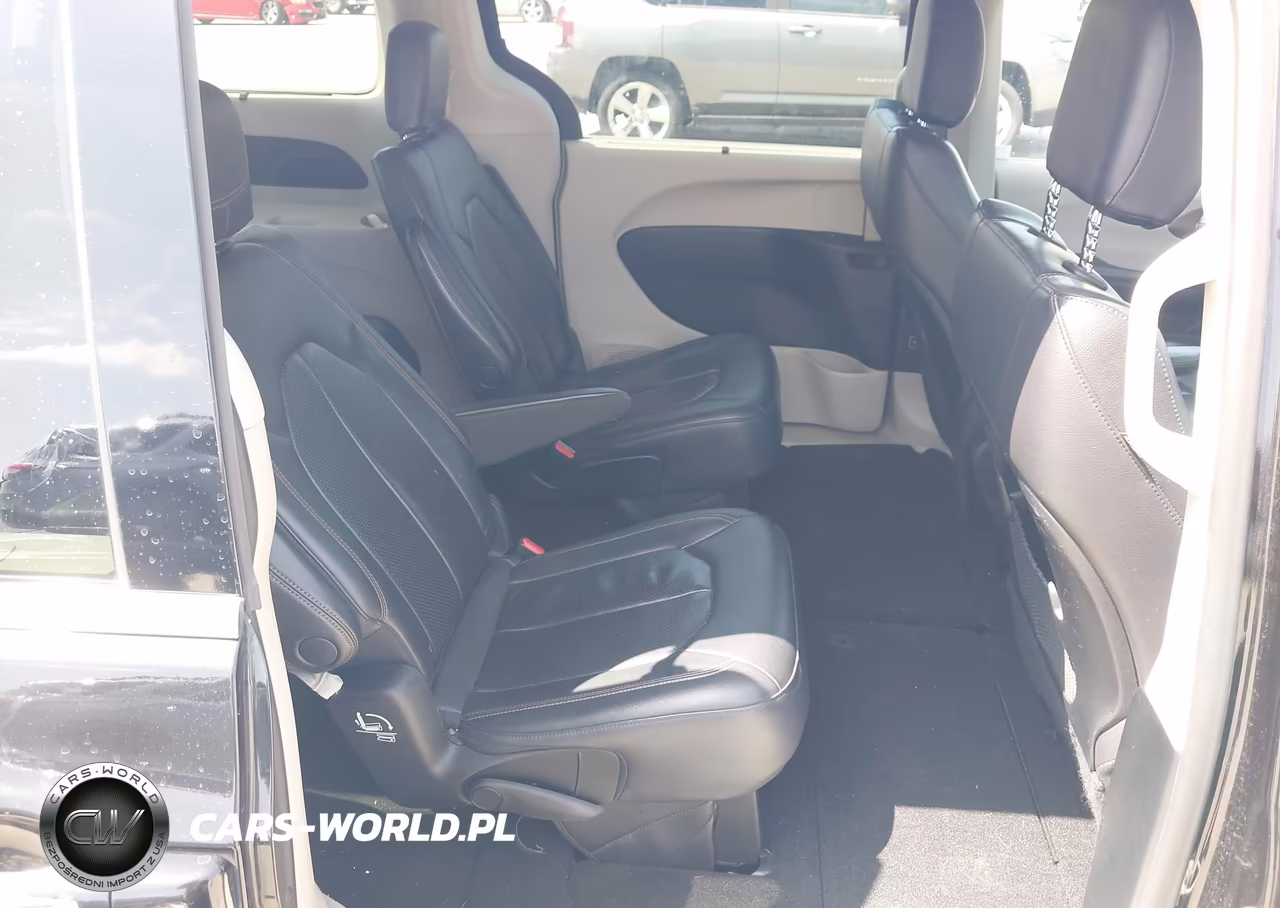 2018 Chrysler Pacifica Touring L VIN:2C4RC1BG3JR112121 - 8