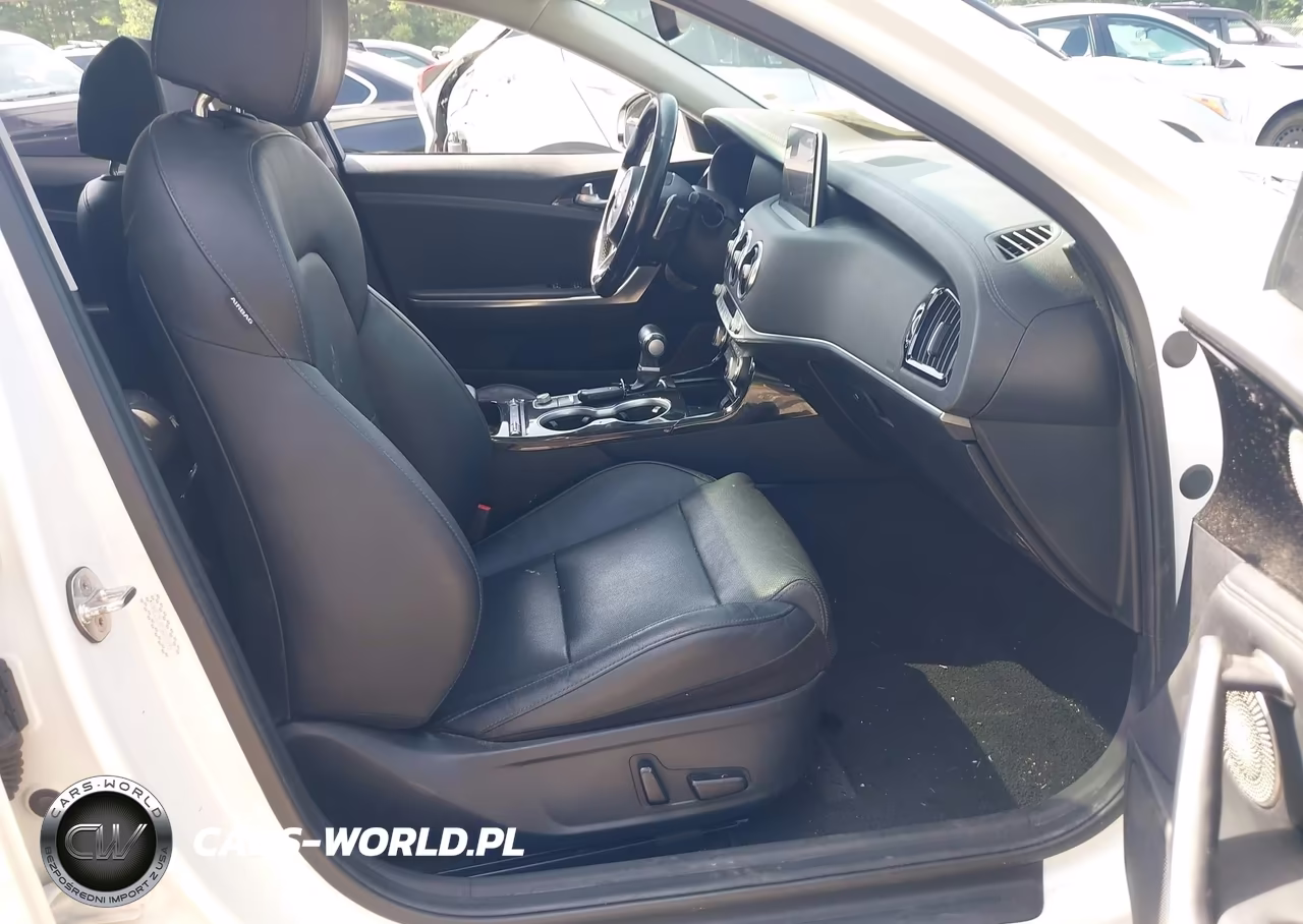 2018 Kia Stinger Premium VIN:KNAE25LA9J6033091 - 5
