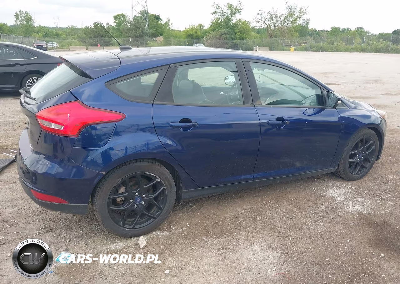 2016 Ford Focus Se VIN:1FADP3K28GL343313 - 4