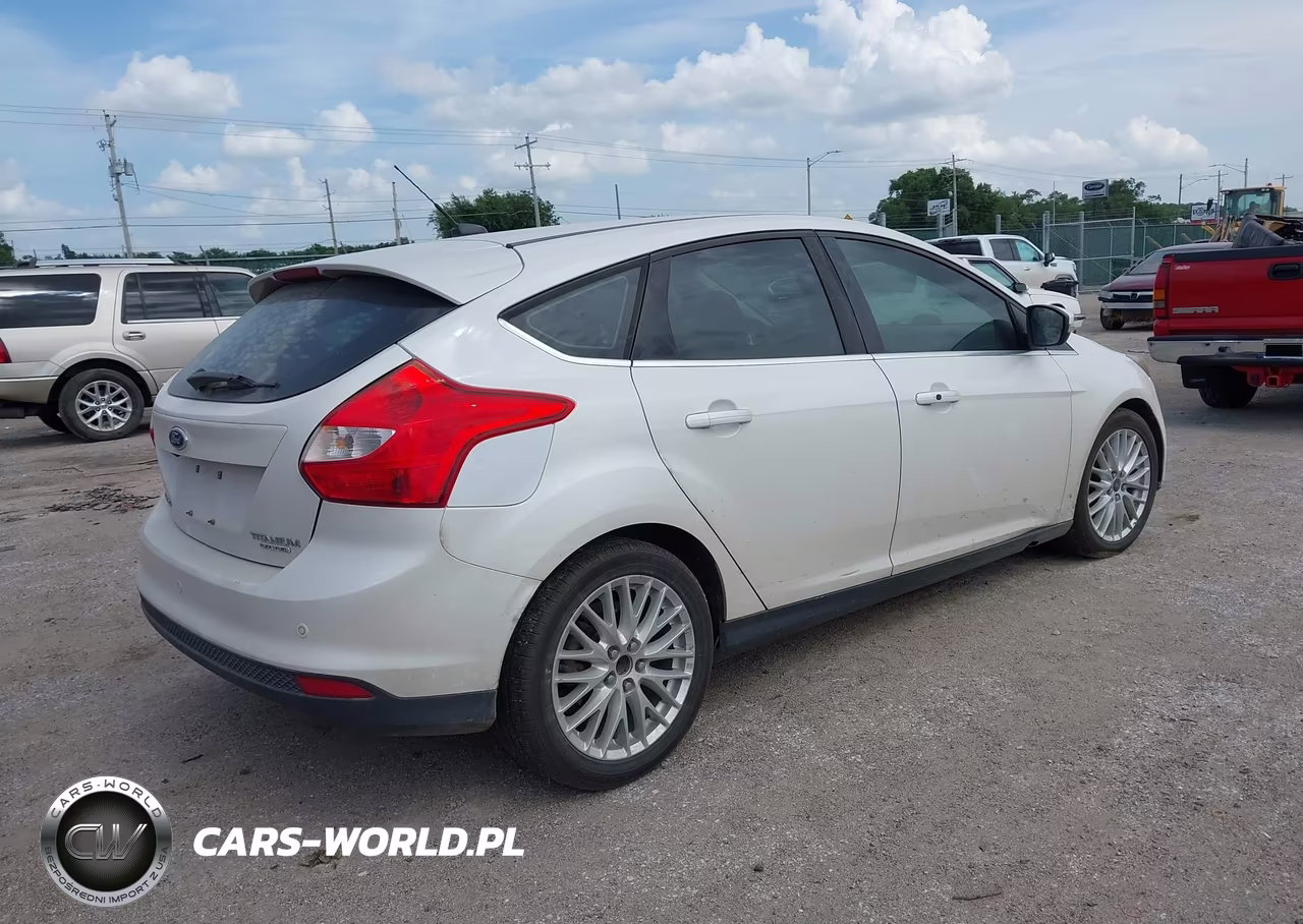 2013 Ford Focus Titanium VIN:1FADP3N21DL115676 - 4