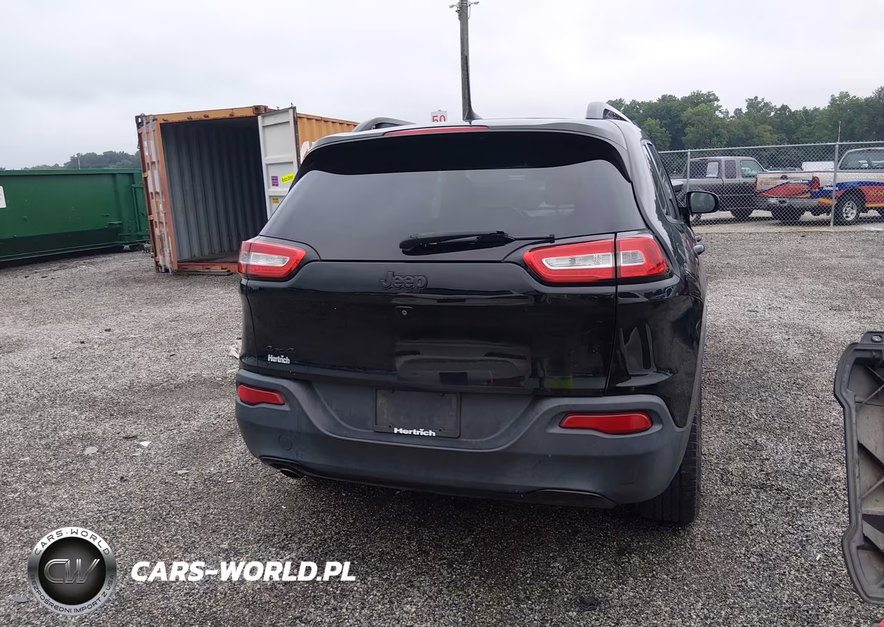 2018 Jeep Cherokee Latitude 4X4 VIN:1C4PJMCB4JD586065 - 16