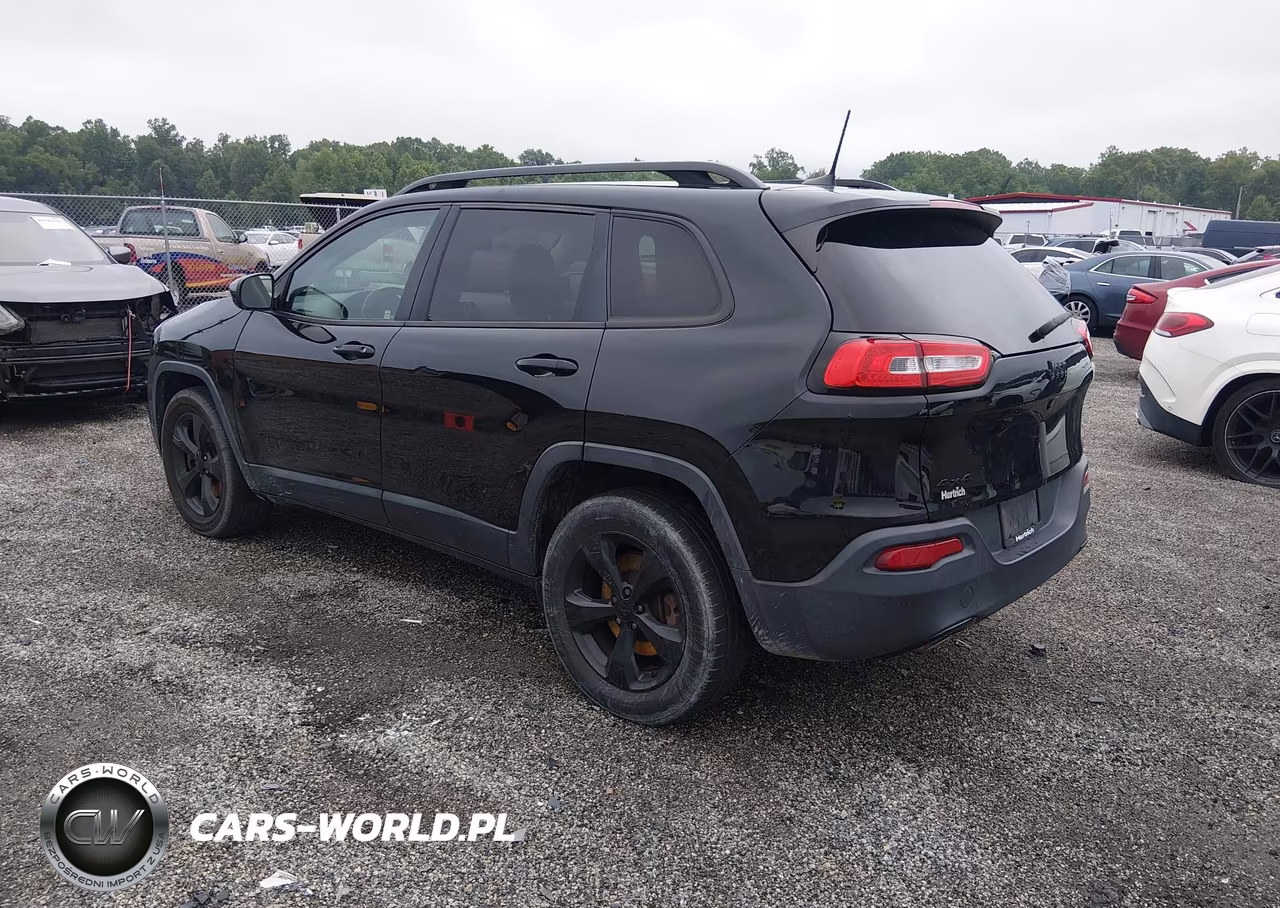 2018 Jeep Cherokee Latitude 4X4 VIN:1C4PJMCB4JD586065 - 3