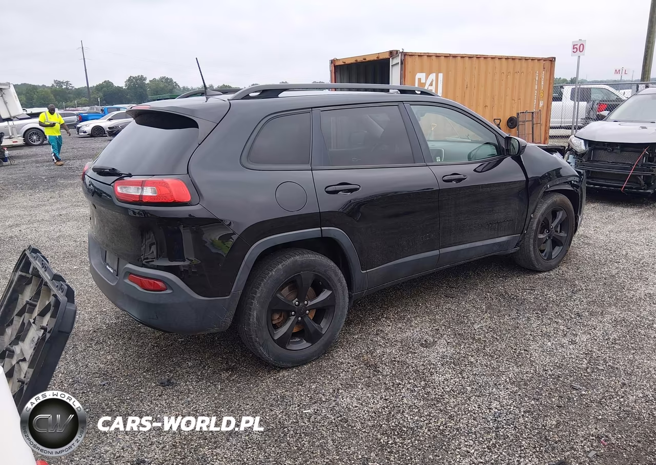 2018 Jeep Cherokee Latitude 4X4 VIN:1C4PJMCB4JD586065 - 4