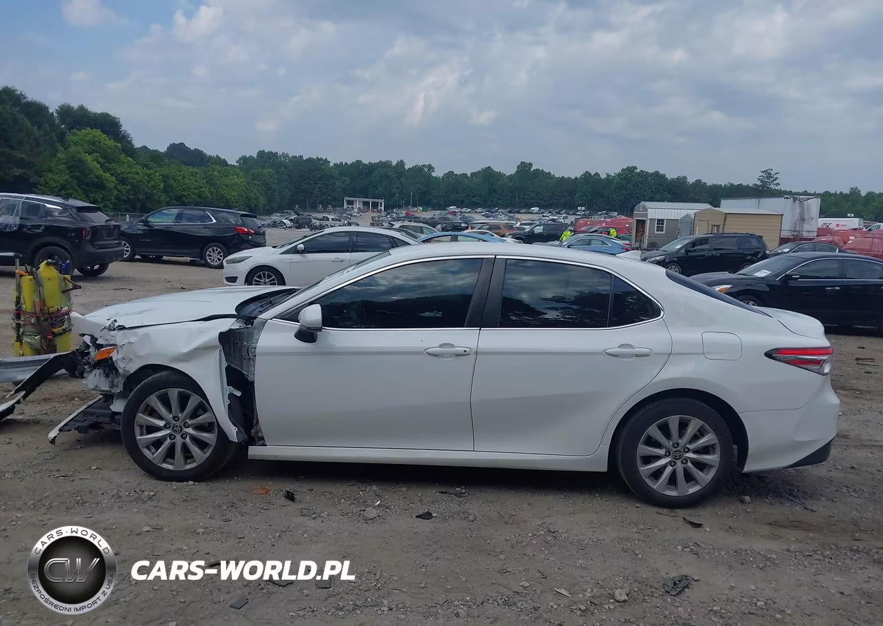 2020 Toyota Camry Le VIN:4T1C11AK5LU953120 - 14