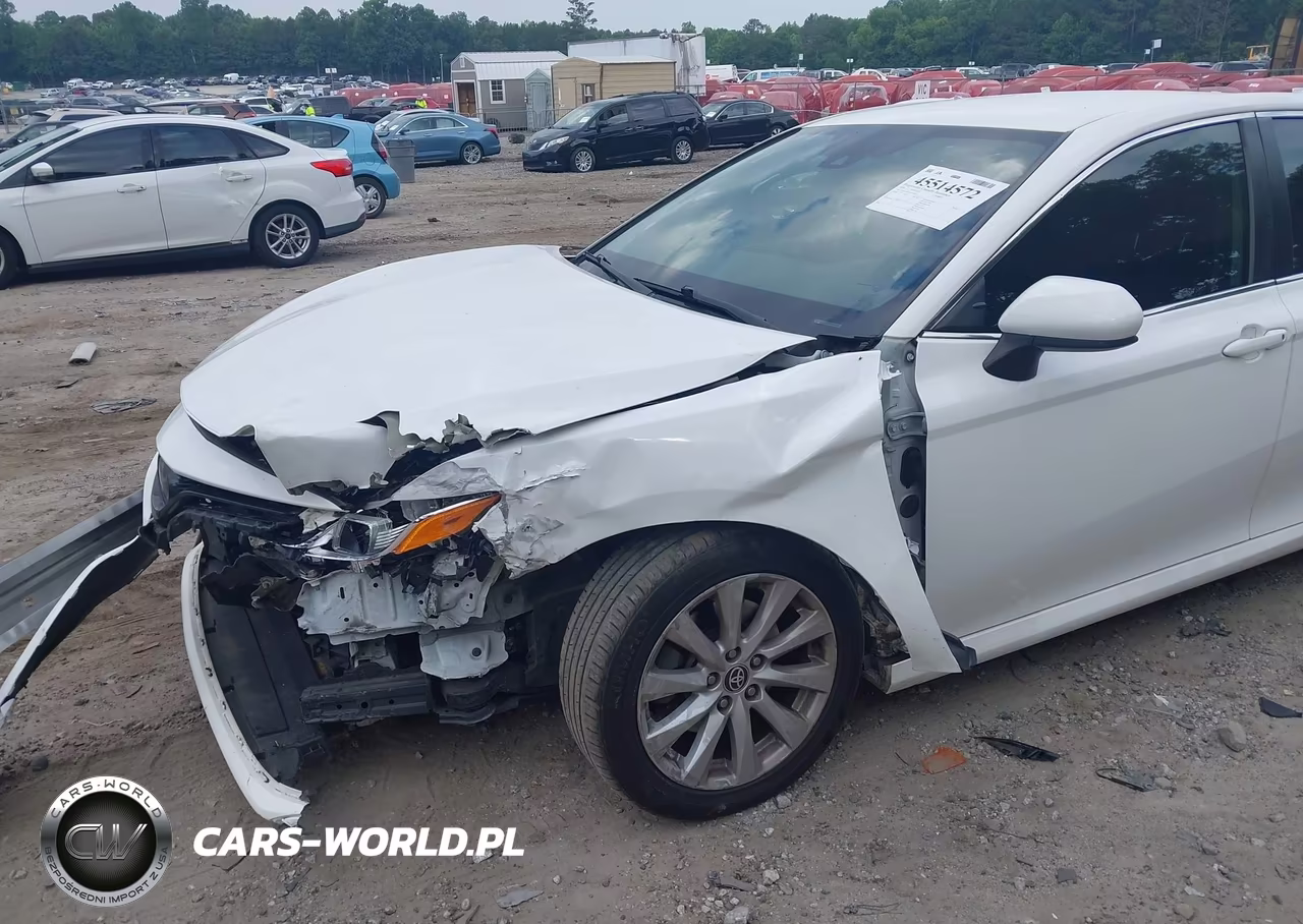 2020 Toyota Camry Le VIN:4T1C11AK5LU953120 - 6