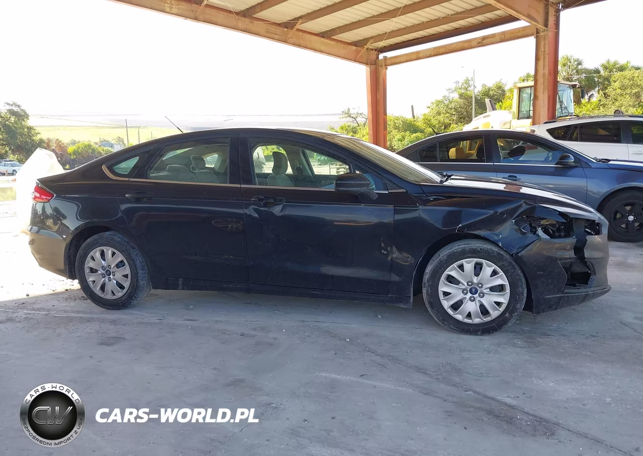 2019 Ford Fusion S VIN:3FA6P0G70KR280956 - 13