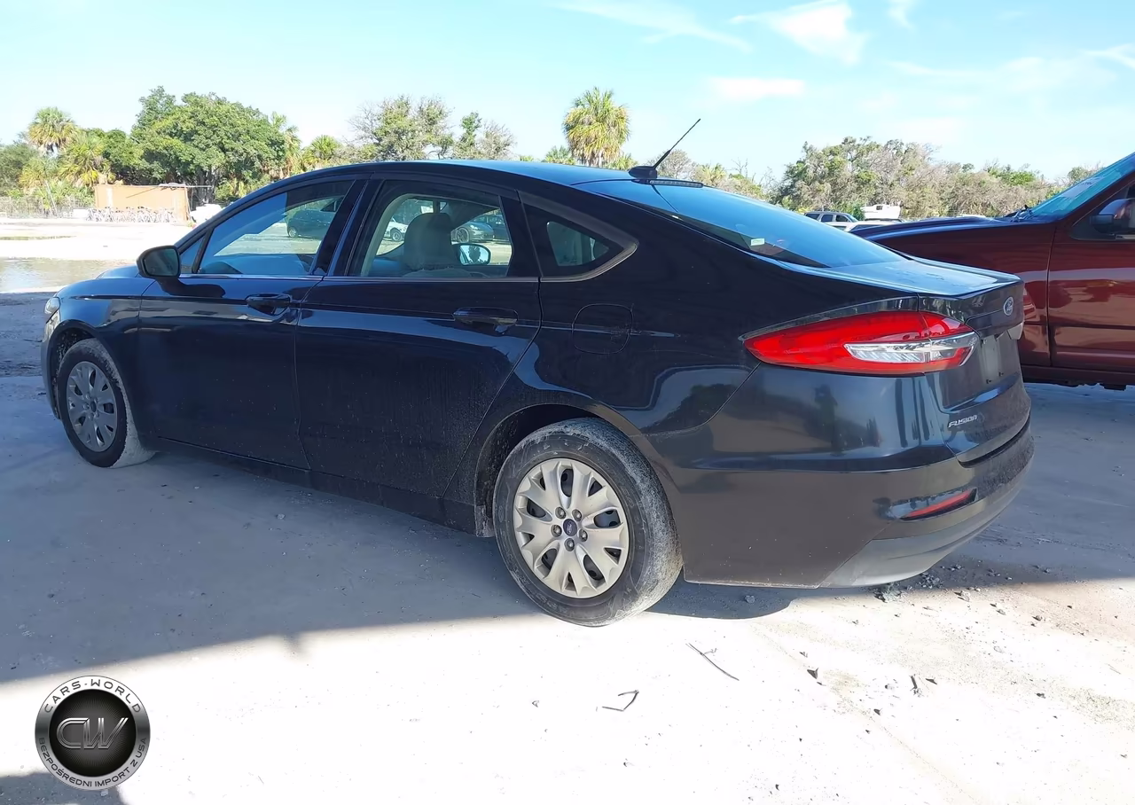 2019 Ford Fusion S VIN:3FA6P0G70KR280956 - 3