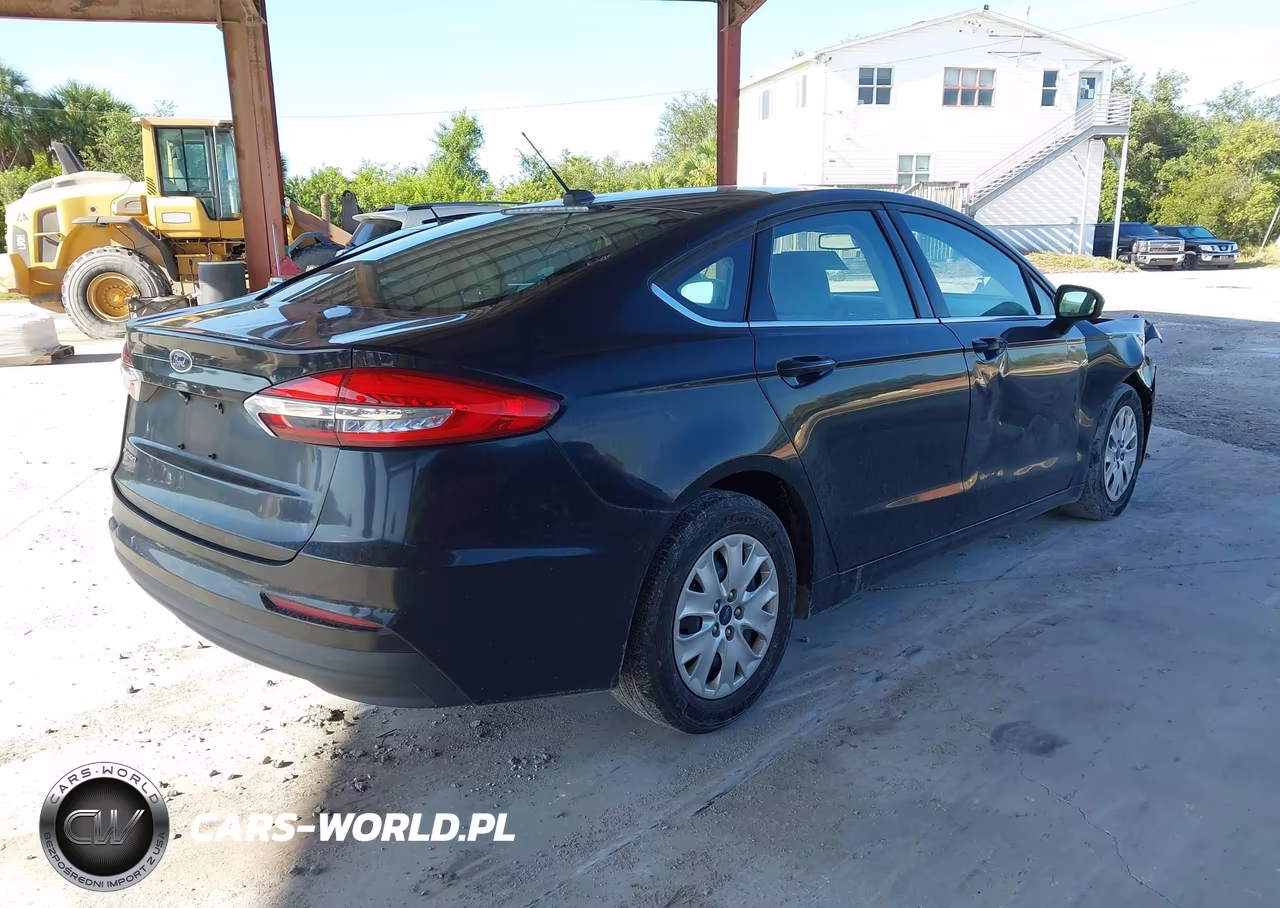 2019 Ford Fusion S VIN:3FA6P0G70KR280956 - 4