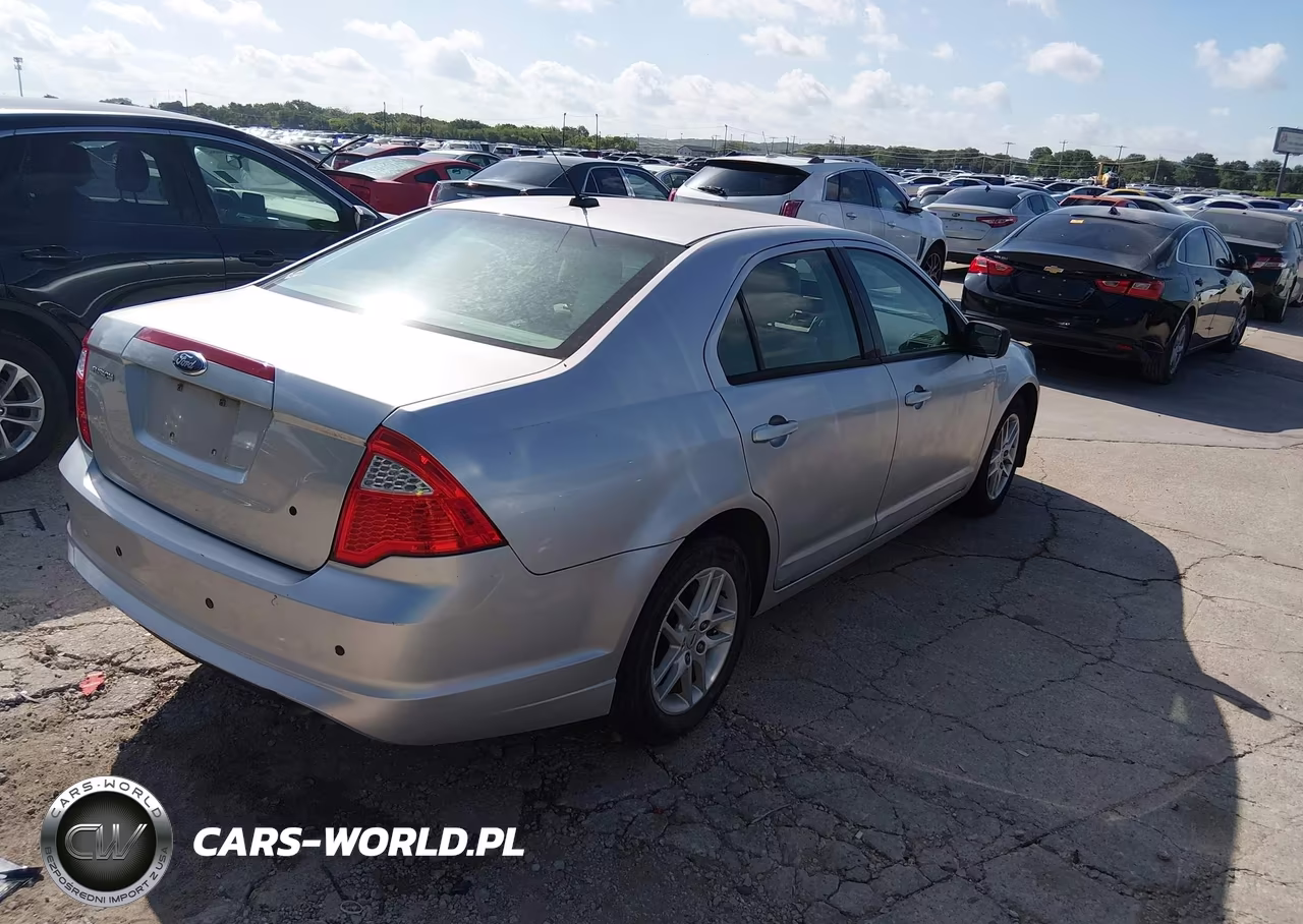 2011 Ford Fusion S VIN:3FAHP0GA1BR291680 - 4