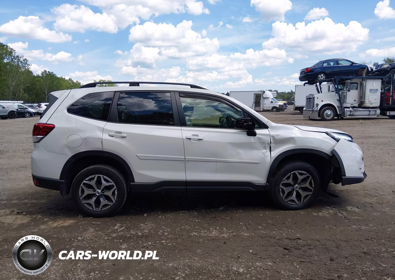 2020 Subaru Forester Premium VIN:JF2SKAJC6LH462071 - 13