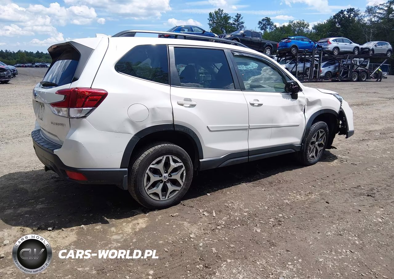 2020 Subaru Forester Premium VIN:JF2SKAJC6LH462071 - 4