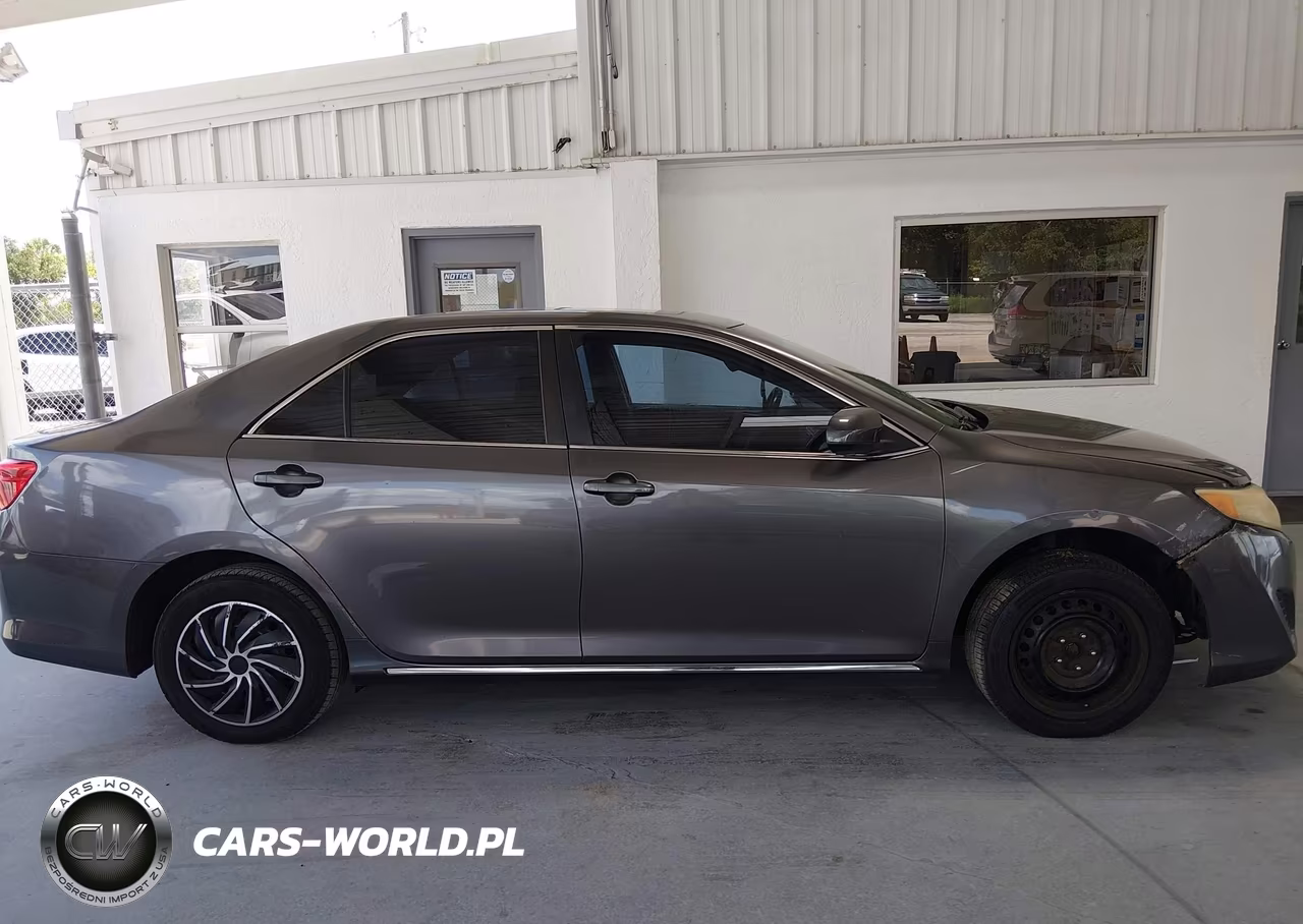 2014 Toyota Camry Le VIN:4T1BF1FK6EU459132 - 13