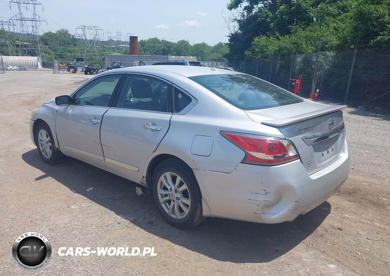 2015 Nissan Altima 2.5 S VIN:1N4AL3AP8FC110929 - 3