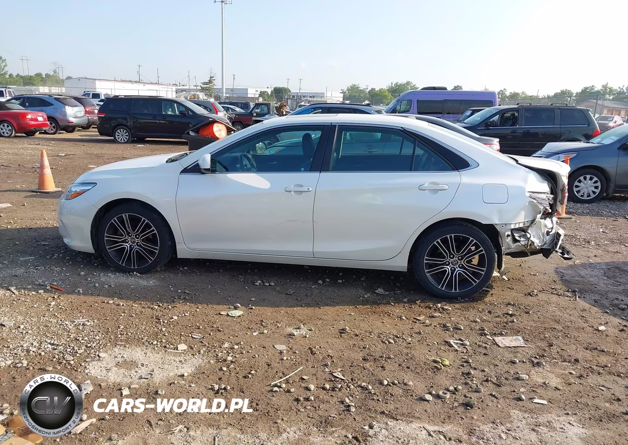 2016 Toyota Camry Se VIN:4T1BF1FKXGU140688 - 14