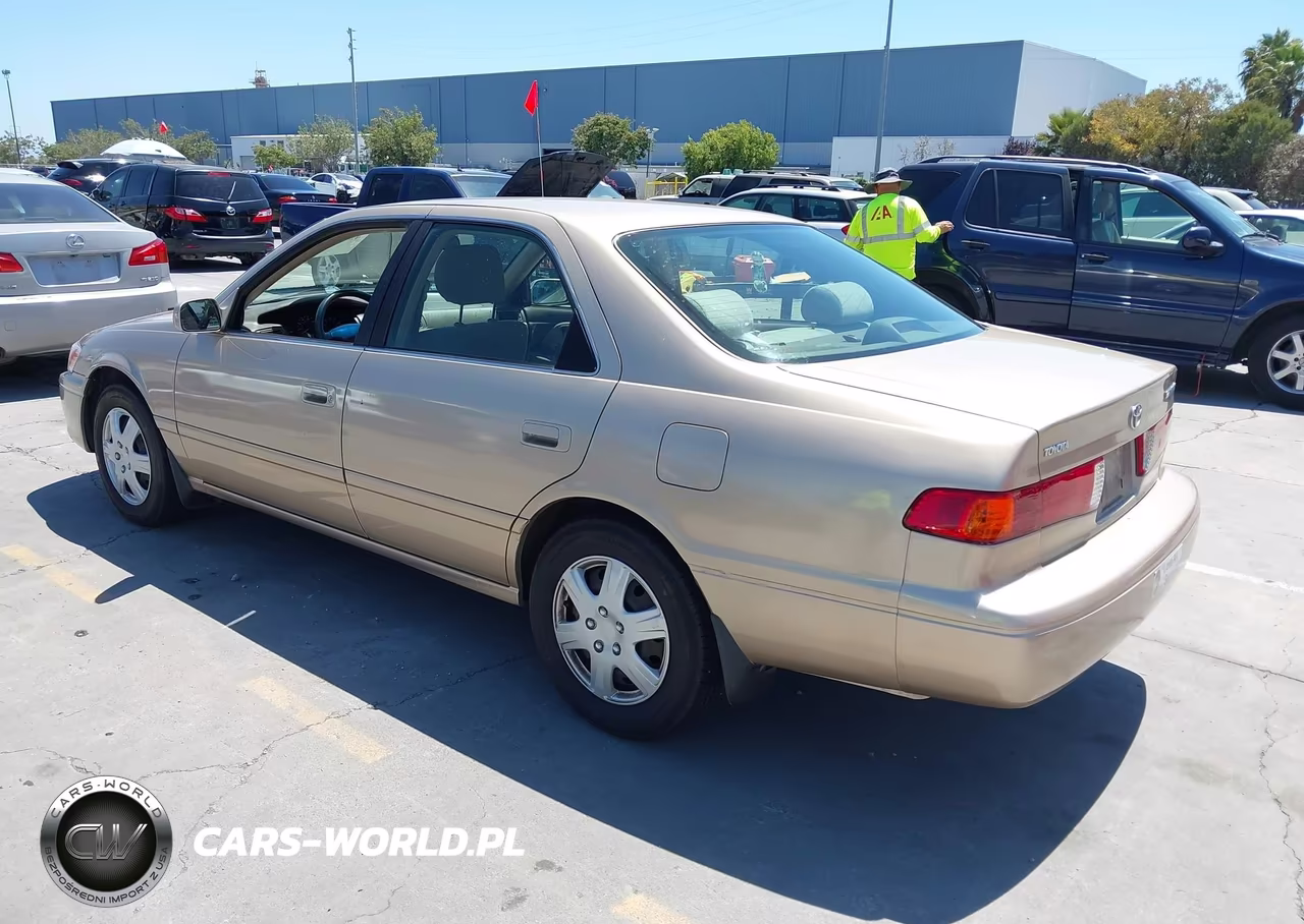 2000 Toyota Camry Le VIN:JT2BG22K5Y0413597 - 3