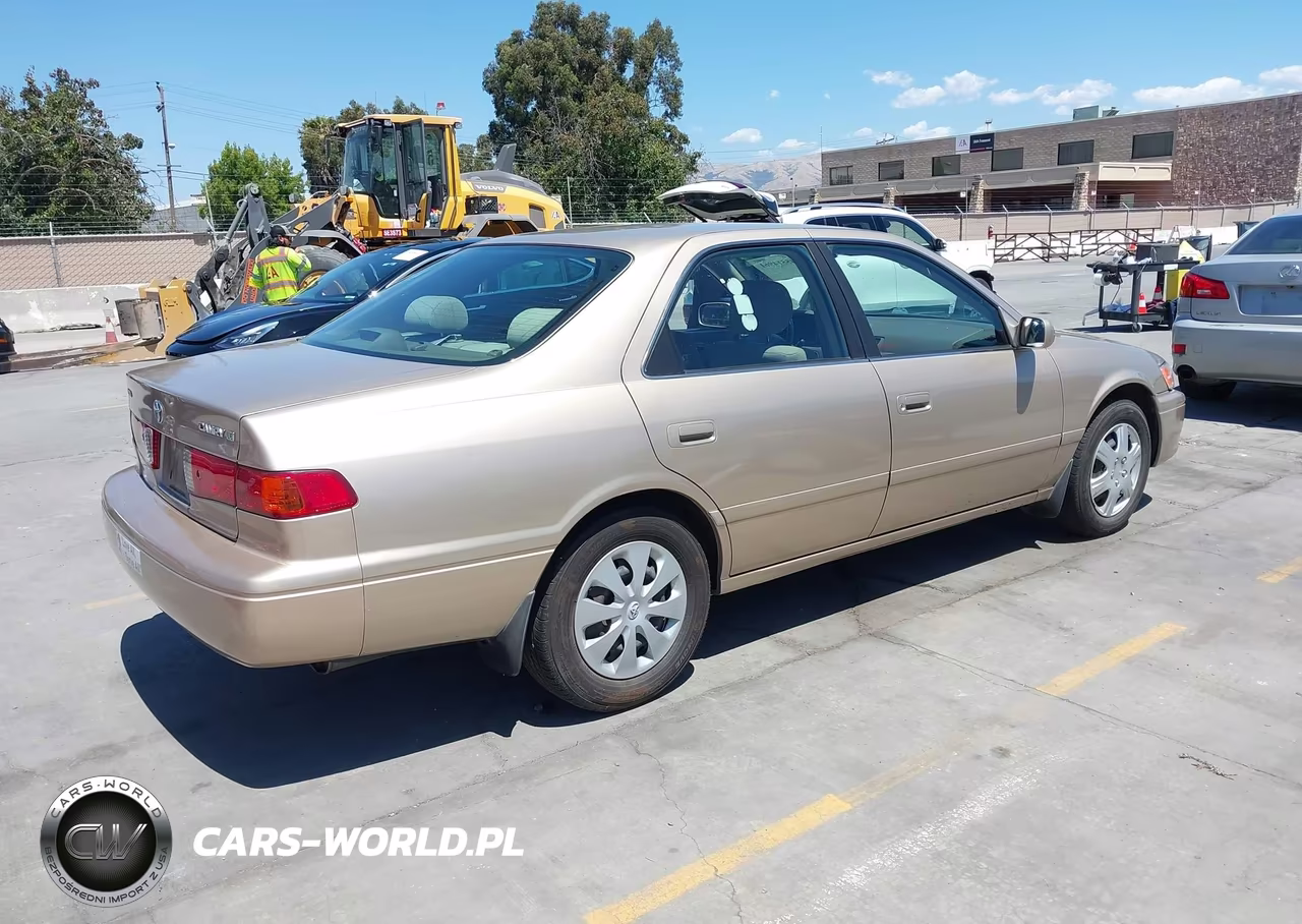 2000 Toyota Camry Le VIN:JT2BG22K5Y0413597 - 4