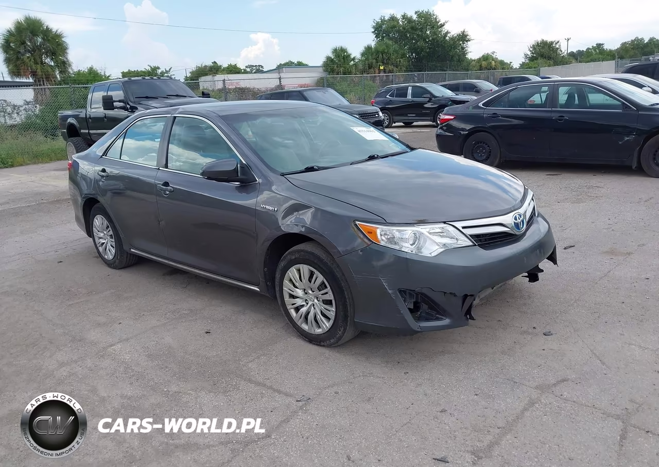 2014 Toyota Camry Hybrid Le – zdjęcie 1 z 16