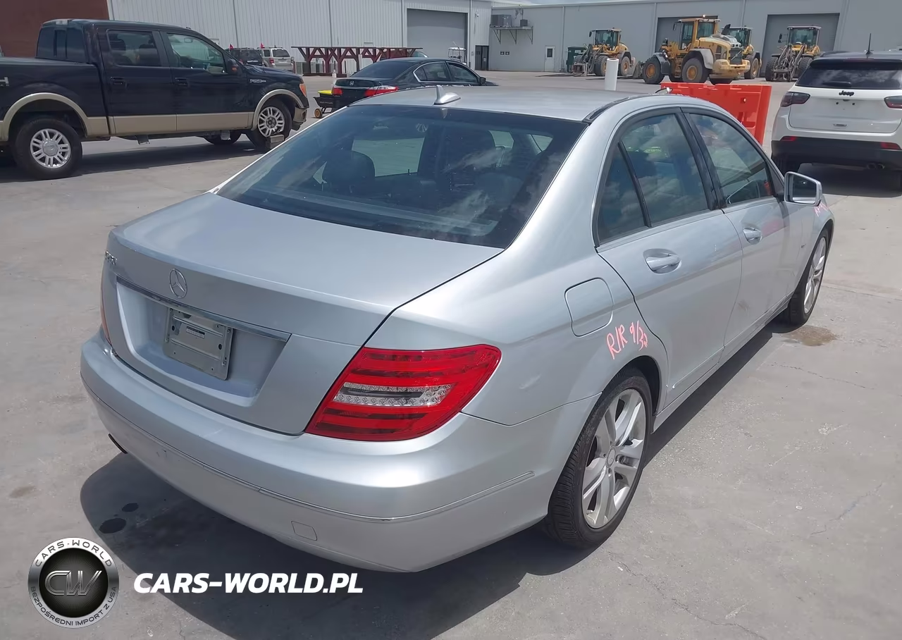 2012 Mercedes-Benz C 250 Luxury VIN:WDDGF4HB8CA597798 - 4