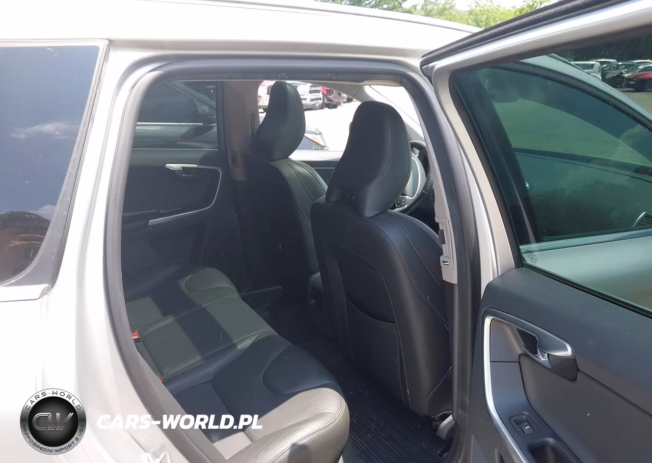 2017 Volvo Xc60 T5 Dynamic VIN:YV440MRR1H2017381 - 8
