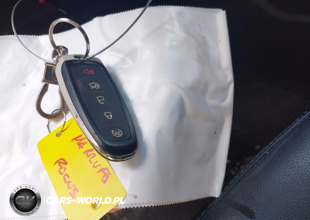 2014 Ford Focus Titanium VIN:1FADP3N27EL183725 - 11