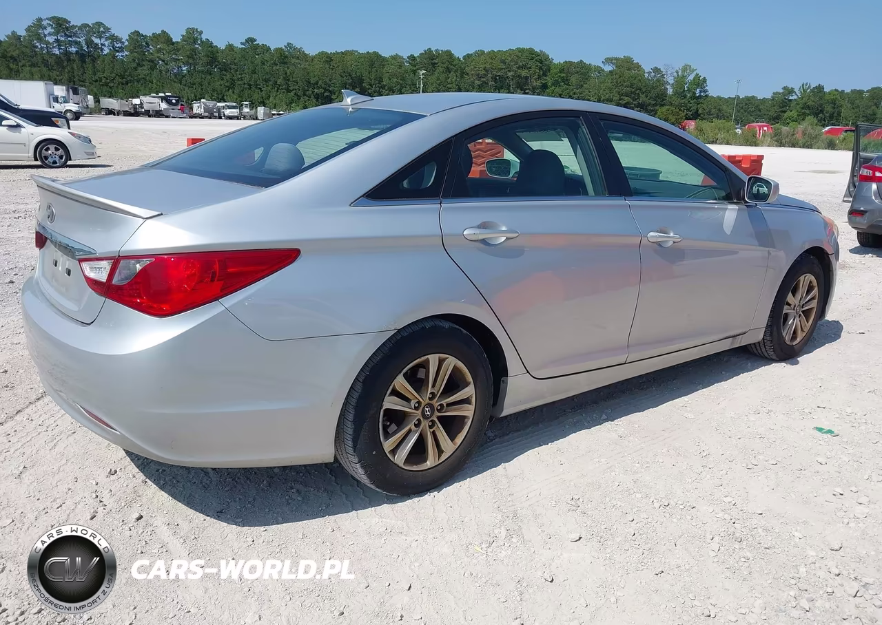 2013 Hyundai Sonata Gls VIN:5NPEB4AC1DH739841 - 4