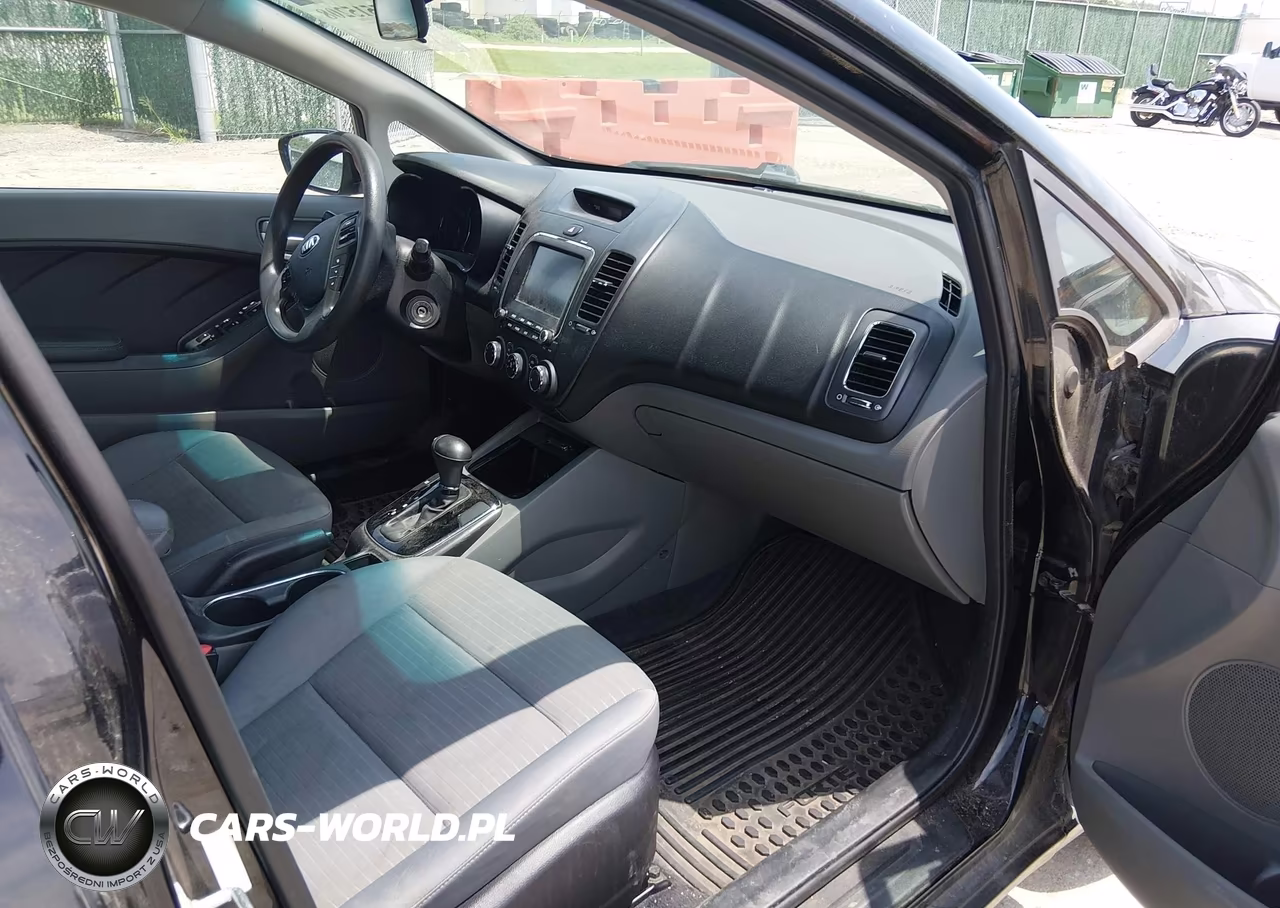 2018 Kia Forte Lx VIN:3KPFL4A76JE233359 - 5