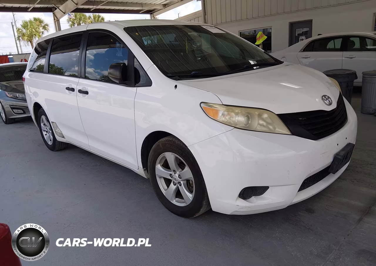 2012 Toyota Sienna Base 7 Passenger