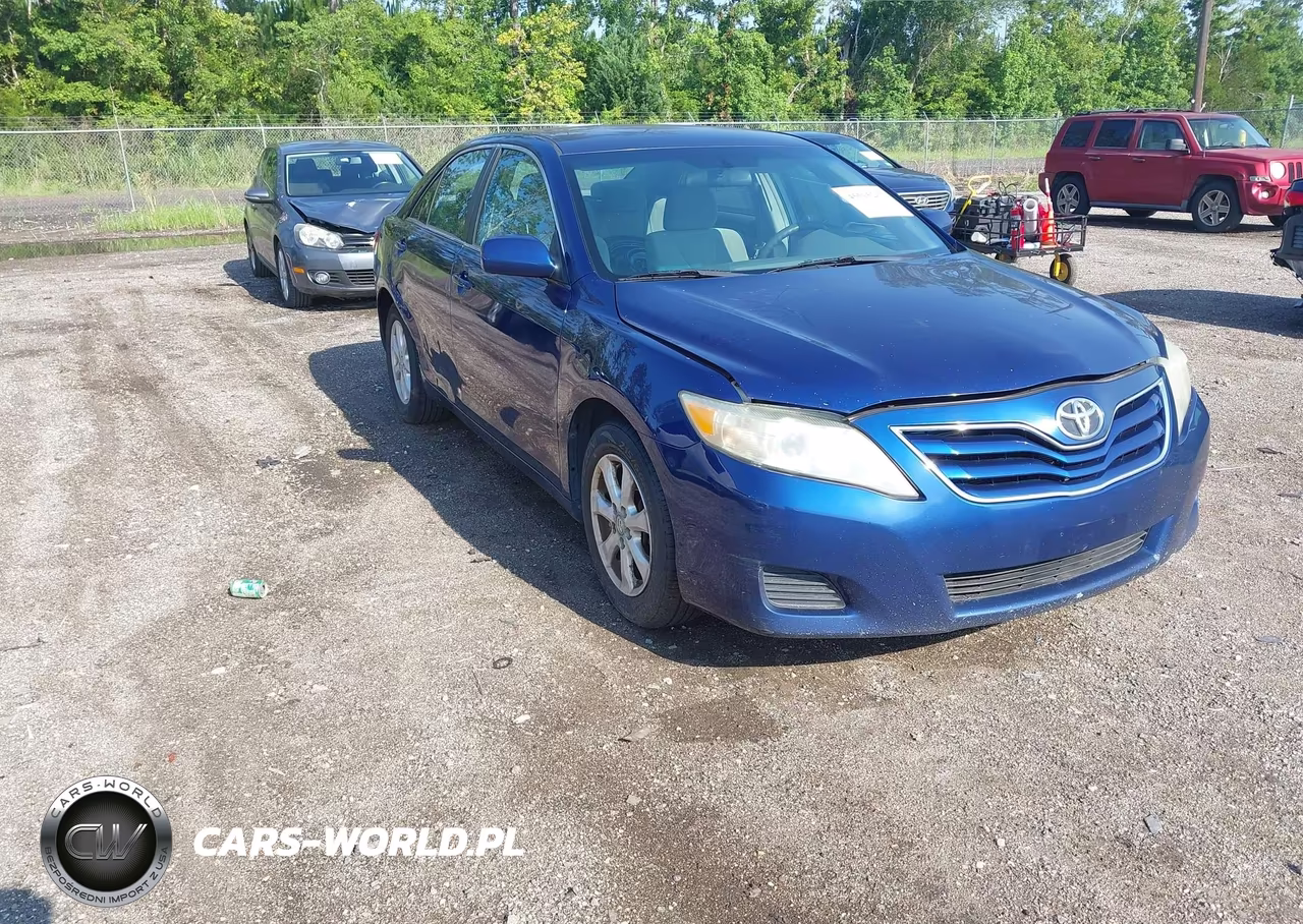 2011 Toyota Camry Le – zdjęcie 1 z 17