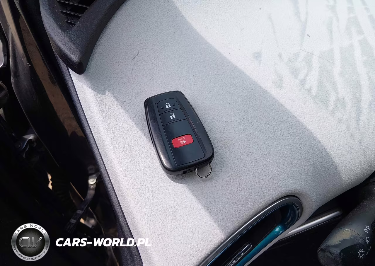 2018 Toyota Prius Three VIN:JTDKARFU6J3551571 - 11