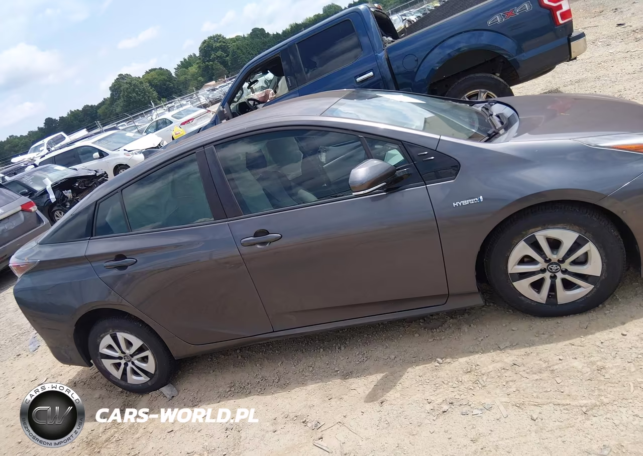 2018 Toyota Prius Three VIN:JTDKARFU6J3551571 - 13
