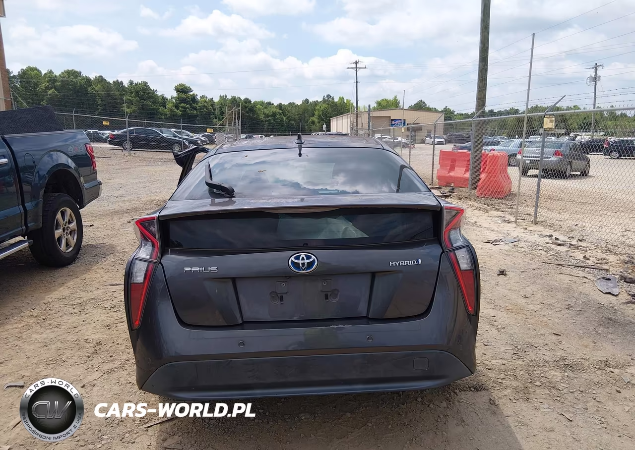 2018 Toyota Prius Three VIN:JTDKARFU6J3551571 - 16
