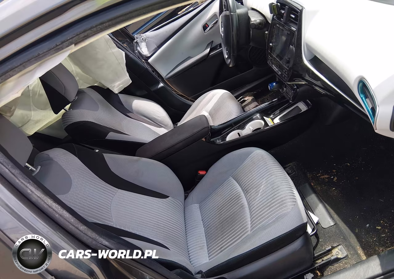 2018 Toyota Prius Three VIN:JTDKARFU6J3551571 - 5