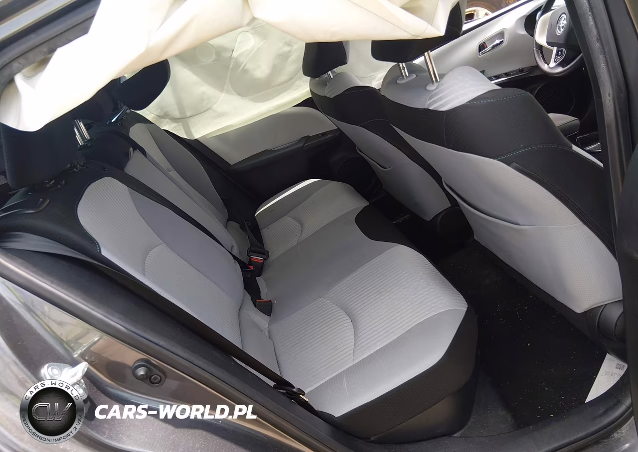 2018 Toyota Prius Three VIN:JTDKARFU6J3551571 - 8