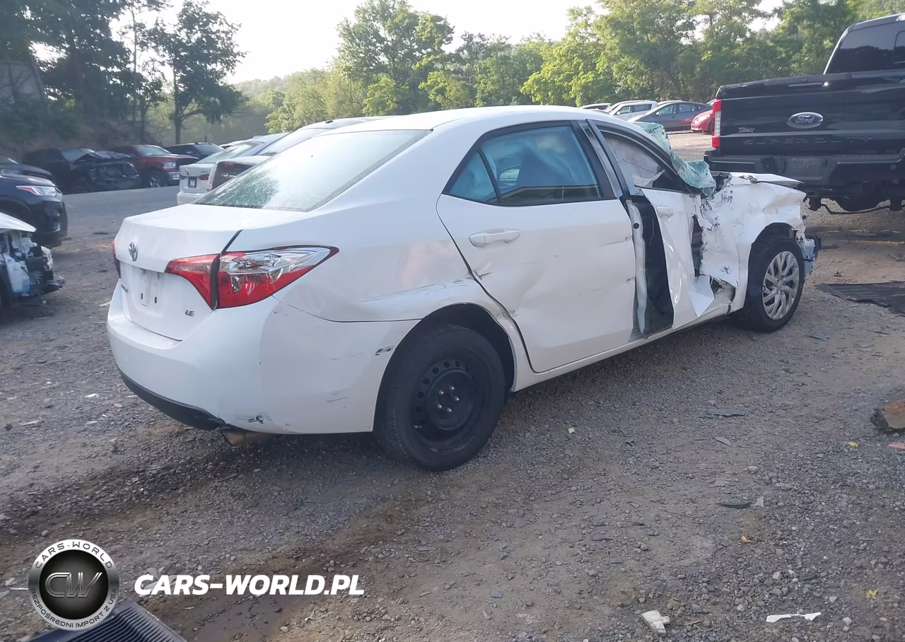 2018 Toyota Corolla Le VIN:2T1BURHE1JC029449 - 4