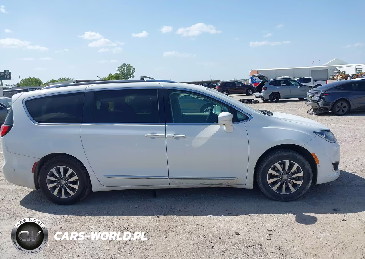 2020 Chrysler Pacifica Touring L Plus VIN:2C4RC1EG4LR273057 - 13