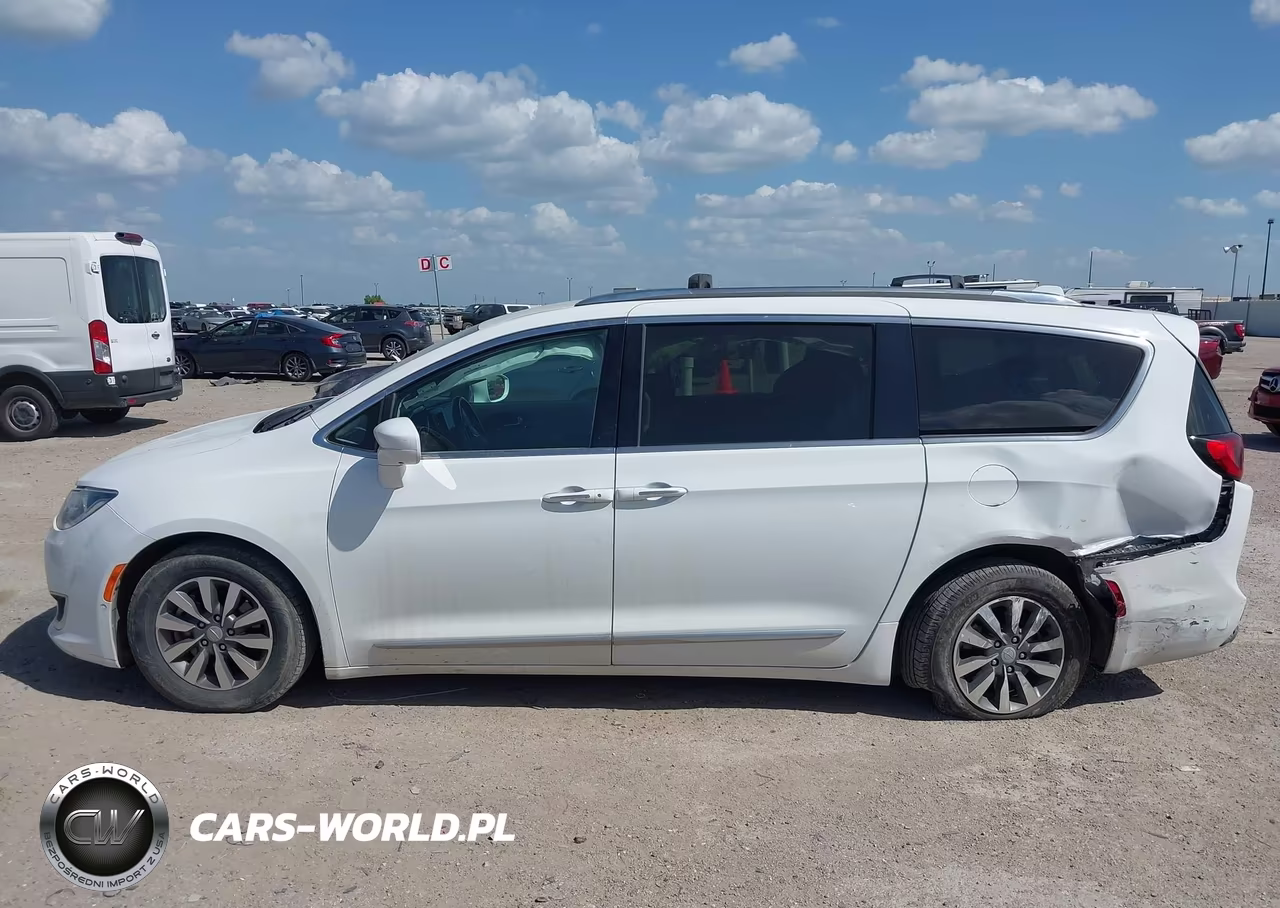 2020 Chrysler Pacifica Touring L Plus VIN:2C4RC1EG4LR273057 - 14