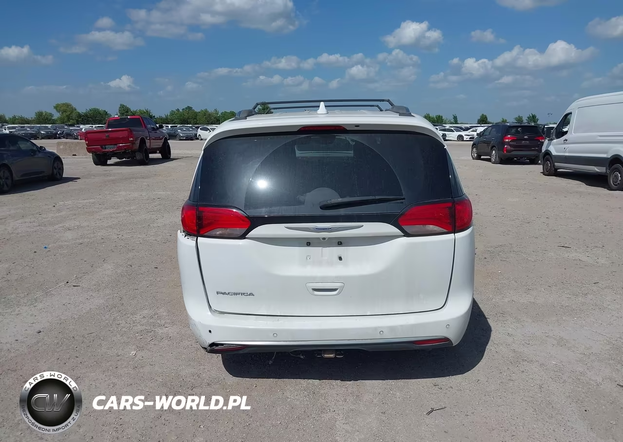 2020 Chrysler Pacifica Touring L Plus VIN:2C4RC1EG4LR273057 - 16