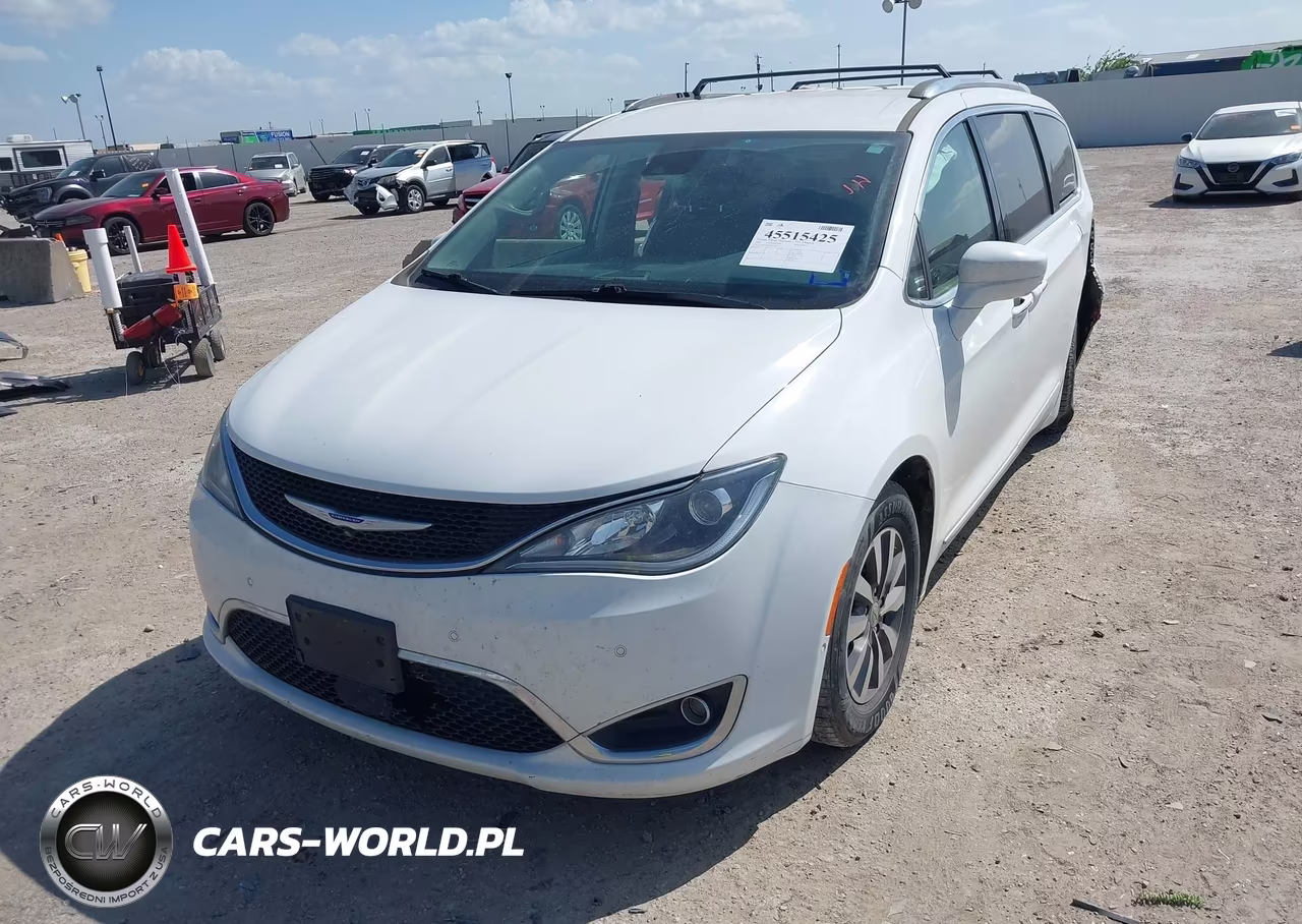 2020 Chrysler Pacifica Touring L Plus VIN:2C4RC1EG4LR273057 - 2