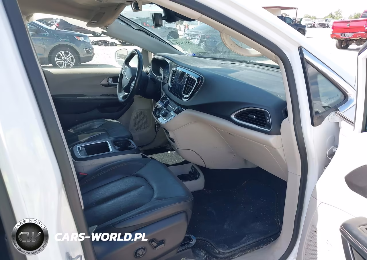 2020 Chrysler Pacifica Touring L Plus VIN:2C4RC1EG4LR273057 - 5