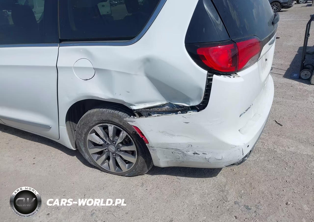 2020 Chrysler Pacifica Touring L Plus VIN:2C4RC1EG4LR273057 - 6