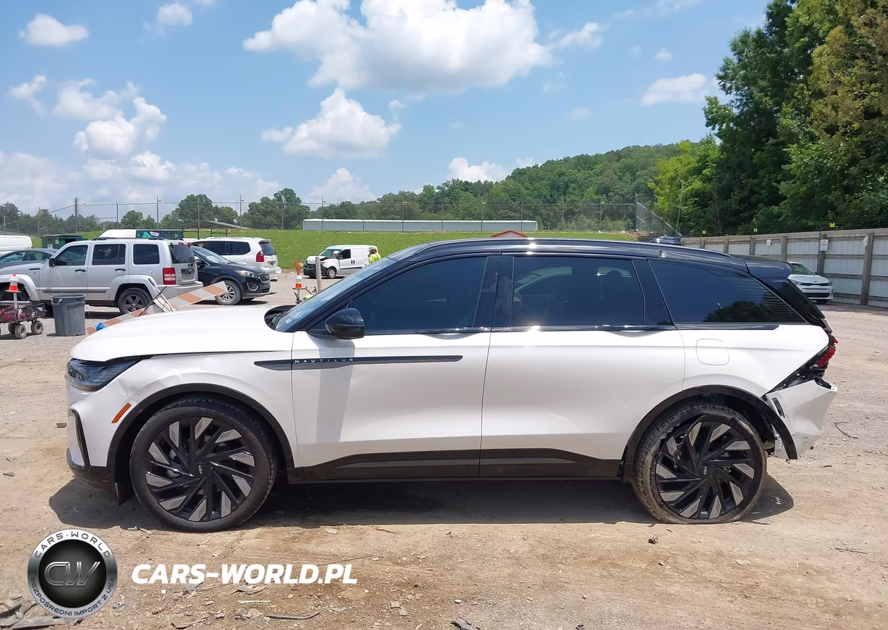 2026 Lincoln Nautilus Reserve VIN:5LMPJ8K47TJ023308 - 14