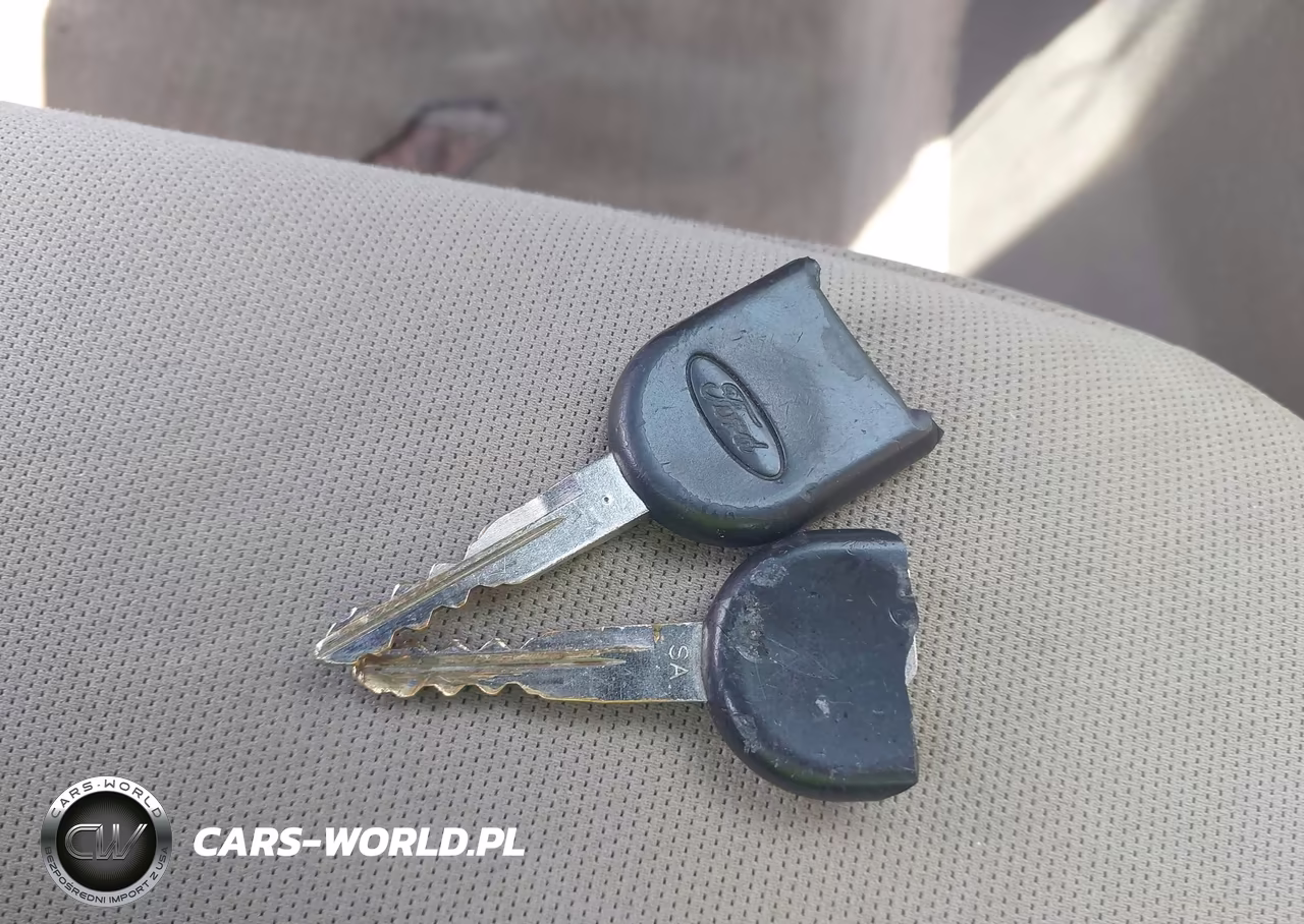 2008 Ford Focus Ses VIN:1FAHP35N68W273589 - 11