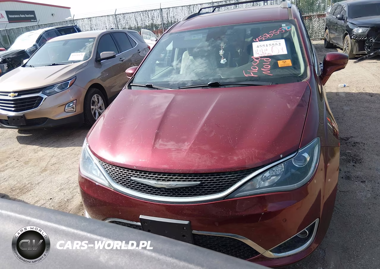 2017 Chrysler Pacifica Touring-L Plus VIN:2C4RC1EGXHR745608 - 6