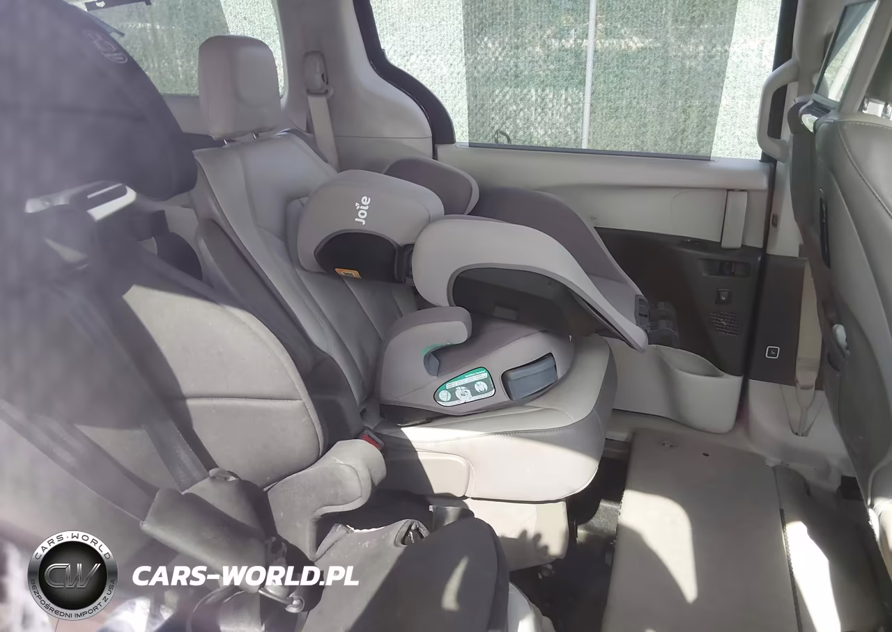 2017 Chrysler Pacifica Touring-L Plus VIN:2C4RC1EGXHR745608 - 8