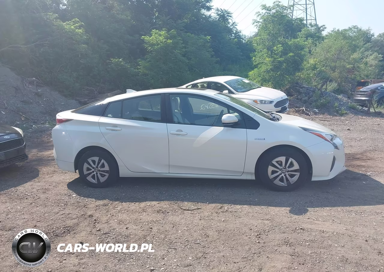 2016 Toyota Prius Four VIN:JTDKARFUXG3516430 - 13